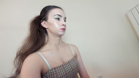 Snapshot of ehotlovea chatting on 11, 9, 2025 Erik and Alice online show from 11, 9, 2025