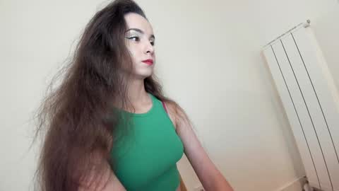 Snapshot of ehotlovea chatting on 17, 9, 2025 Erik and Alice online show from 17, 9, 2025