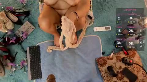 Snapshot of eilin_clio chatting on 4, 7, 2026 Eilin online show from 4, 7, 2026