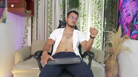 YG COUPLE online show from 10, 1, 2026