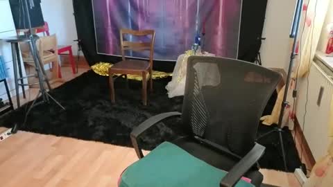 Snapshot of einfach_dani chatting on 16, 12, 2025 einfach_dani online show from 16, 12, 2025