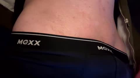 Snapshot of einhoernchen438 chatting on 8, 11, 2025 einhoernchen438 online show from 8, 11, 2025