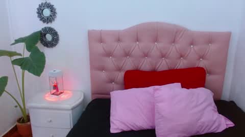 Snapshot of eka_urda chatting on 12, 10, 2025 Eka online show from 12, 10, 2025