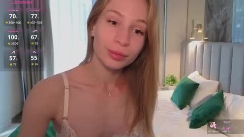 Snapshot of el1s_evans chatting on 8, 10, 2025 please read my bio there is information about private shows and about my personality online show from 8, 10, 2025