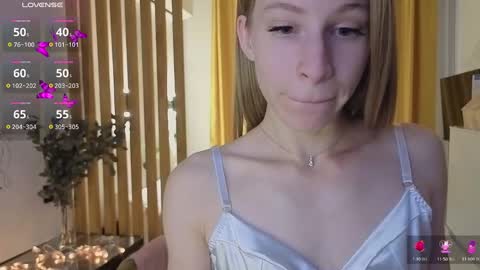 Snapshot of el1s_evans chatting on 11, 10, 2025 please read my bio there is information about private shows and about my personality online show from 11, 10, 2025