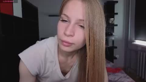 Snapshot of el1s_evans chatting on 13, 6, 2026 please read my bio there is information about private shows and about my personality online show from 13, 6, 2026