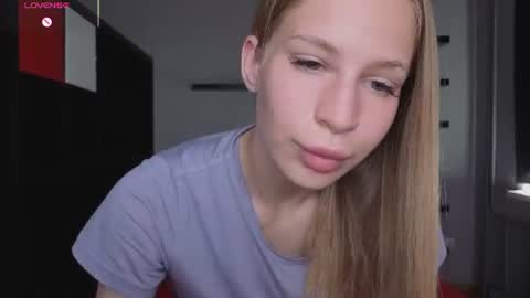 Snapshot of el1s_evans chatting on 19, 6, 2026 please read my bio there is information about private shows and about my personality online show from 19, 6, 2026