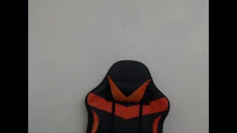 Instagram BelowAbajo online show from 30, 4, 2026