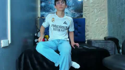 Elan Giralon online show from 22, 3, 2026