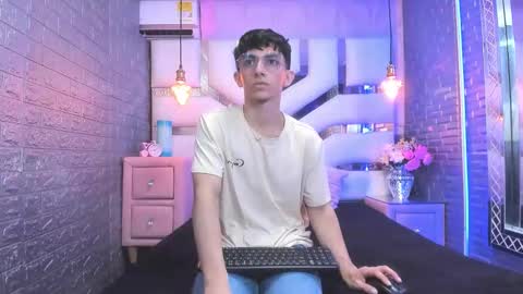 Elan Giralon online show from 12, 4, 2026