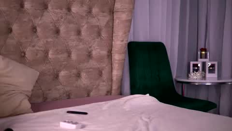 elarashine online show from 3, 2, 2026