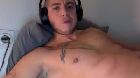 Snapshot of elcarlobukowski1905 chatting on 27, 10, 2025 elcarlobukowski1905 online show from 27, 10, 2025