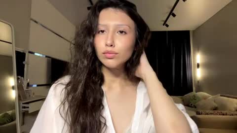 Snapshot of eleanorefrens chatting on 3, 6, 2026 Alice online show from 3, 6, 2026