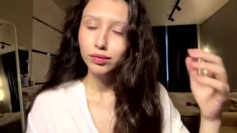 Snapshot of eleanorefrens chatting on 11, 6, 2026 Alice online show from 11, 6, 2026