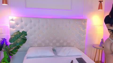 Snapshot of electrascot chatting on 22, 10, 2025 ELECTRA online show from 22, 10, 2025