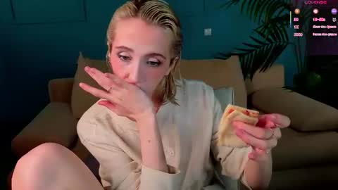 Snapshot of elen__moore chatting on 17, 7, 2026 Elen online show from 17, 7, 2026