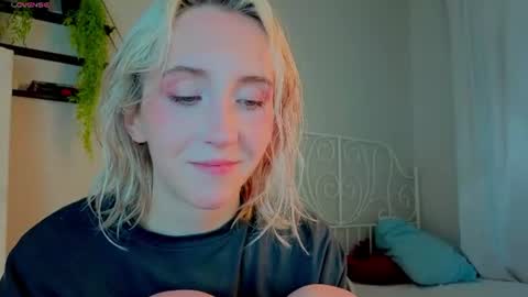 Snapshot of elen__moore chatting on 23, 7, 2026 Elen online show from 23, 7, 2026