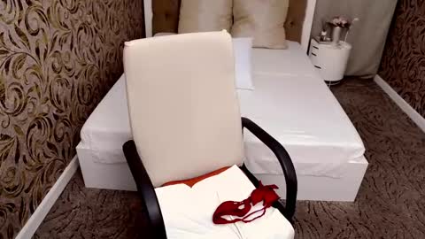 ElenaJuarez online show from 31, 1, 2025