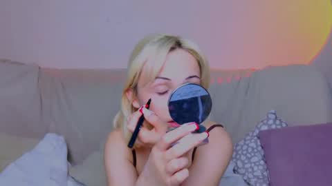 Snapshot of elenamonroe_ chatting on 2, 5, 2026 elenamonroe_ online show from 2, 5, 2026