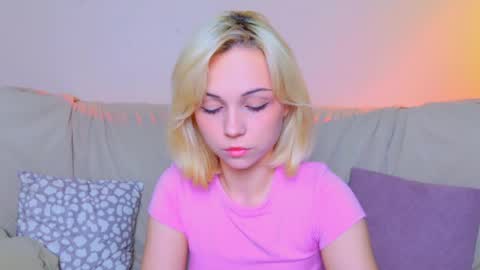 Snapshot of elenamonroe_ chatting on 9, 5, 2026 elenamonroe_ online show from 9, 5, 2026