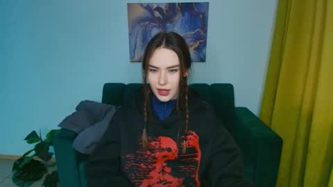 elenaoconar online show from 4, 3, 2025