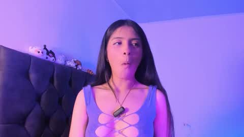 Snapshot of elenna_salvatoree chatting on 20, 10, 2025 Elena online show from 20, 10, 2025