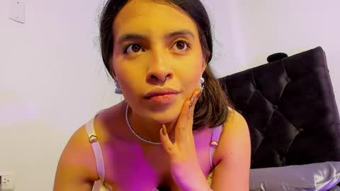 Snapshot of elenna_salvatoree chatting on 3, 12, 2025 Elena online show from 3, 12, 2025