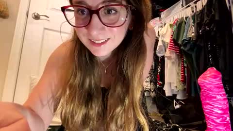 Snapshot of elenore_hoesevelt chatting on 24, 11, 2025 Elenore Hoesevelt online show from 24, 11, 2025