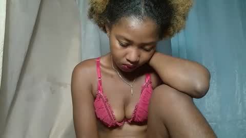 Snapshot of elia011 chatting on 30, 1, 2025 elia011 online show from 30, 1, 2025