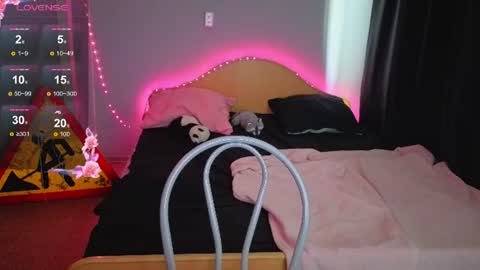 Snapshot of elieiza_xo chatting on 18, 6, 2026 elieiza_xo online show from 18, 6, 2026