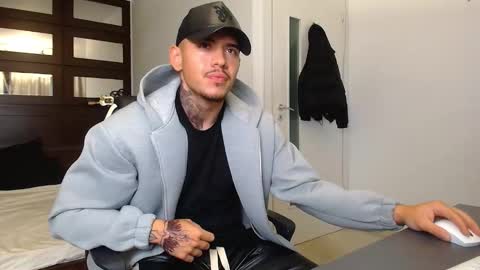 Snapshot of elijahthorne chatting on 5, 2, 2026 ElijahThorne online show from 5, 2, 2026