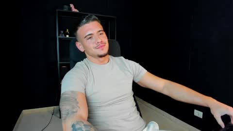 Snapshot of elijahthorne chatting on 15, 4, 2026 ElijahThorne online show from 15, 4, 2026