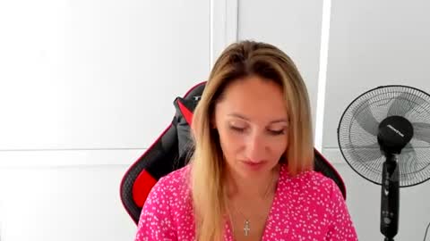 Snapshot of elinarosee chatting on 22, 6, 2026 Milena online show from 22, 6, 2026