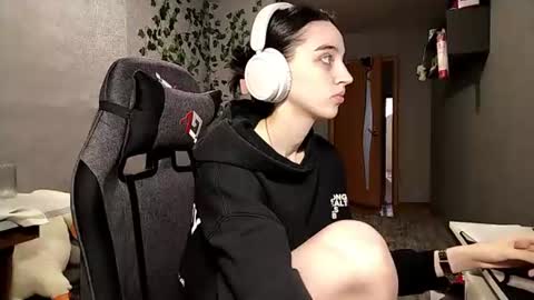 Snapshot of elinorashfield chatting on 18, 6, 2026 Milica online show from 18, 6, 2026