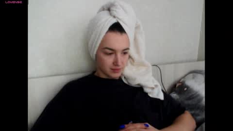 elisa_dove208 online show from 4, 12, 2025