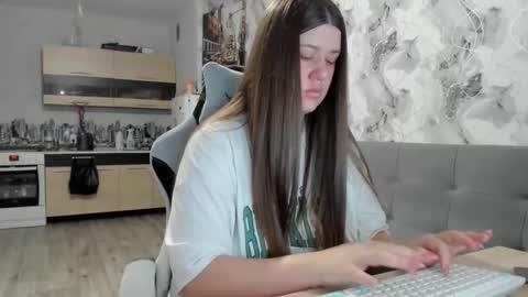 Aletta Oushen online show from 26, 11, 2025