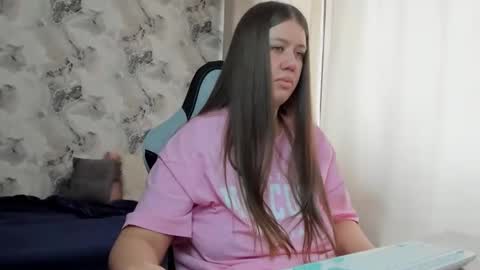 Snapshot of elisa_kollin chatting on 25, 4, 2026 Aletta Oushen online show from 25, 4, 2026