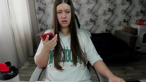 Snapshot of elisa_kollin chatting on 26, 4, 2026 Aletta Oushen online show from 26, 4, 2026