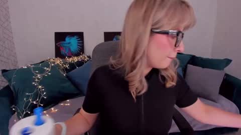 Elisabeth online show from 16, 2, 2025