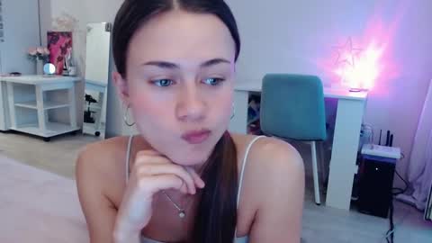 Snapshot of eliscuteblonde chatting on 19, 11, 2025 Elis online show from 19, 11, 2025