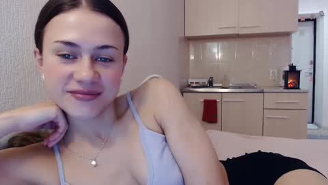 Snapshot of eliscuteblonde chatting on 29, 11, 2025 Elis online show from 29, 11, 2025