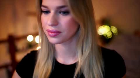 Snapshot of elister_alison chatting on 1, 10, 2025 Sunflower online show from 1, 10, 2025