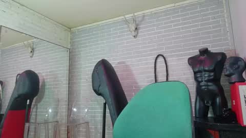   online show from 4, 12, 2025