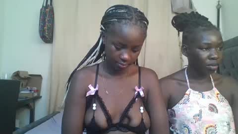 Snapshot of ella8_ chatting on 19, 6, 2026 ella8_ online show from 19, 6, 2026