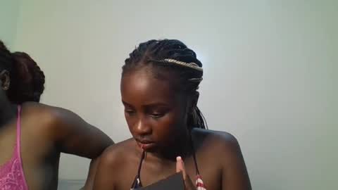 Snapshot of ella8_ chatting on 25, 6, 2026 ella8_ online show from 25, 6, 2026