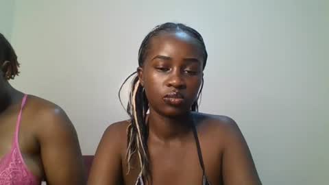 Snapshot of ella8_ chatting on 3, 7, 2026 ella8_ online show from 3, 7, 2026