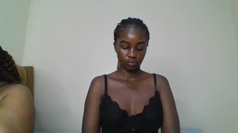 Snapshot of ella8_ chatting on 8, 7, 2026 ella8_ online show from 8, 7, 2026