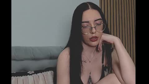 Snapshot of ella_chloe chatting on 25, 11, 2025 Chloe online show from 25, 11, 2025