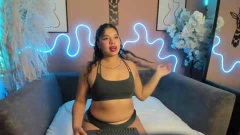 Snapshot of ella_evans_ chatting on 22, 11, 2025 Ella online show from 22, 11, 2025