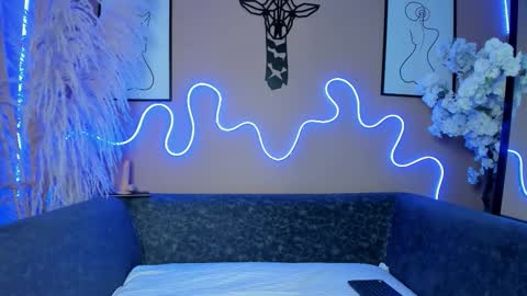 Snapshot of ella_evans_ chatting on 24, 11, 2025 Ella online show from 24, 11, 2025